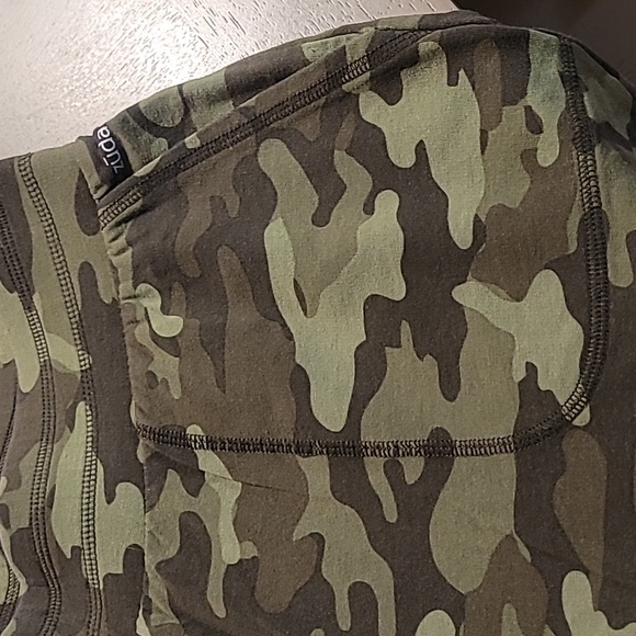 Zuda Camo Set - Cropped Wide-Leg Pants, Long-Sleeved Shirt - M - Picture 3 of 5